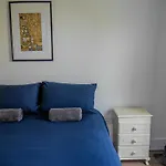 Comfortable 2-Bedroom Apartment Near Airport