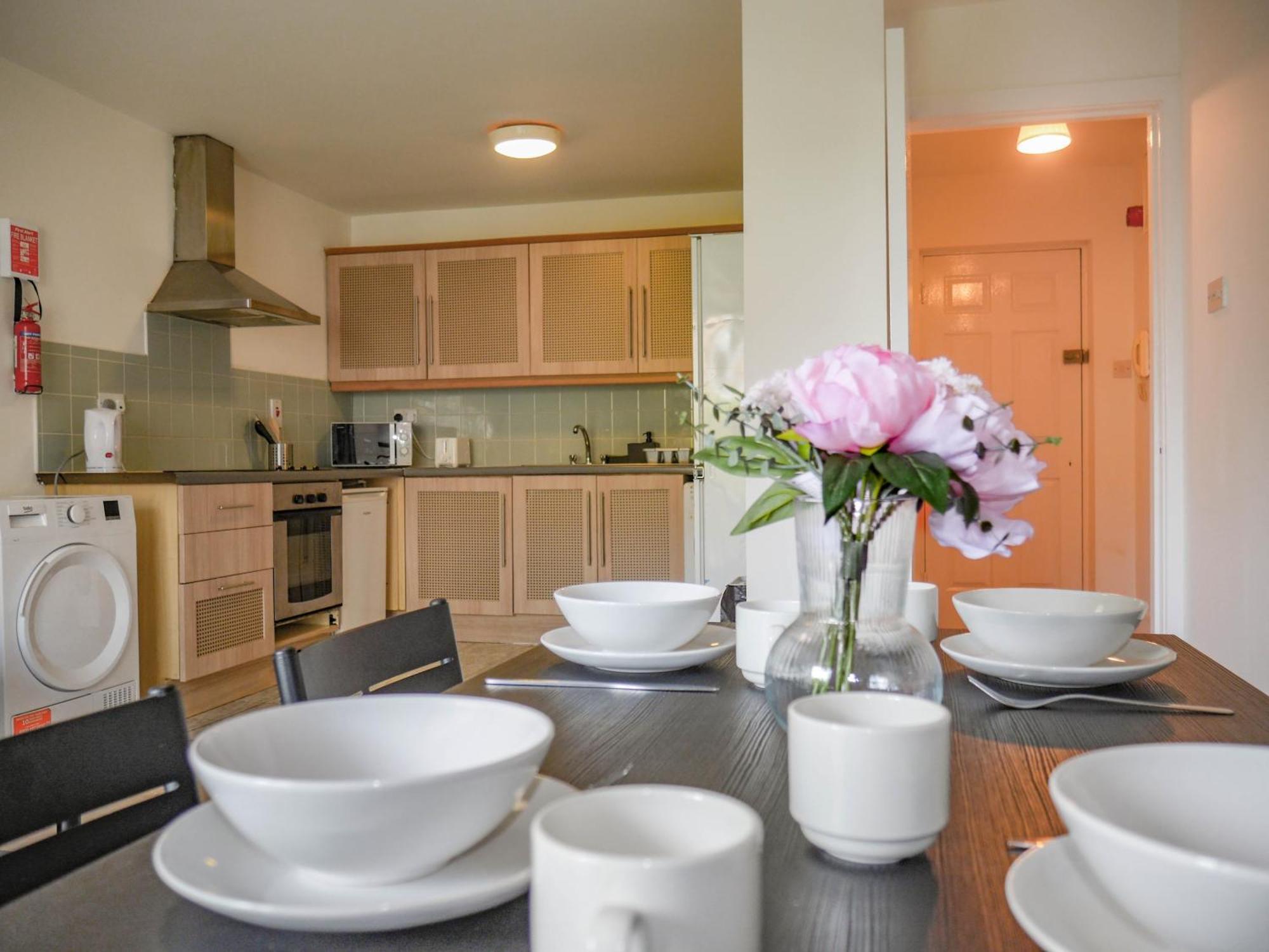 Apartment Comfortable 2-bedroom Near Airport