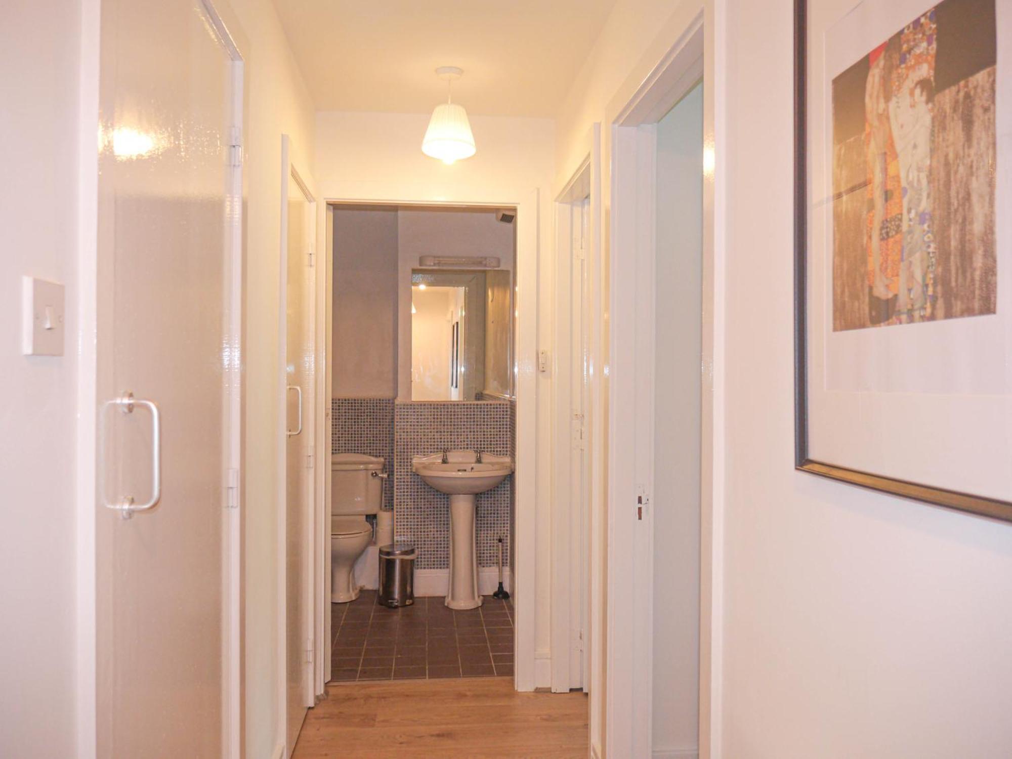 Apartment Comfortable 2-bedroom Near Airport