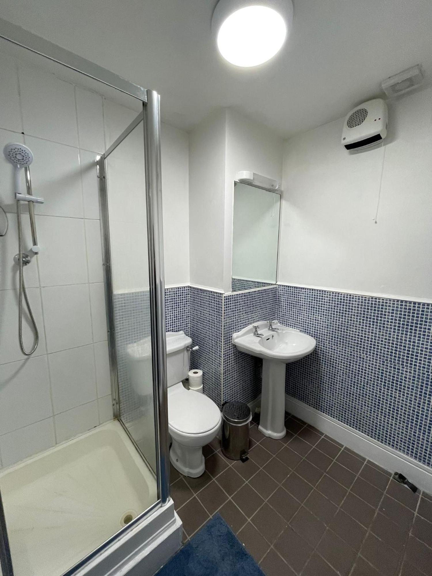 Comfortable 2-bedroom Near Airport Apartment